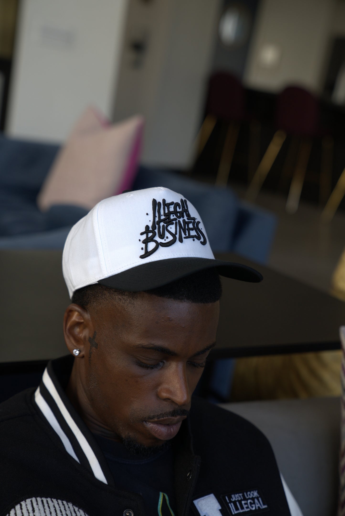 Illega Business Snapback - Black/White
